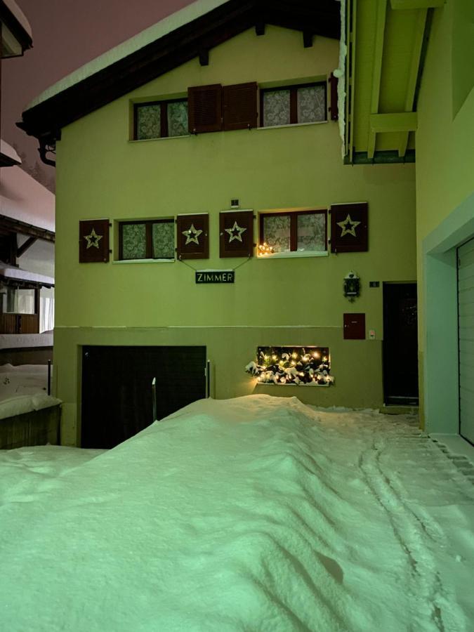 Privatzimmer / Bed & Breakfast Andermatt Esterno foto