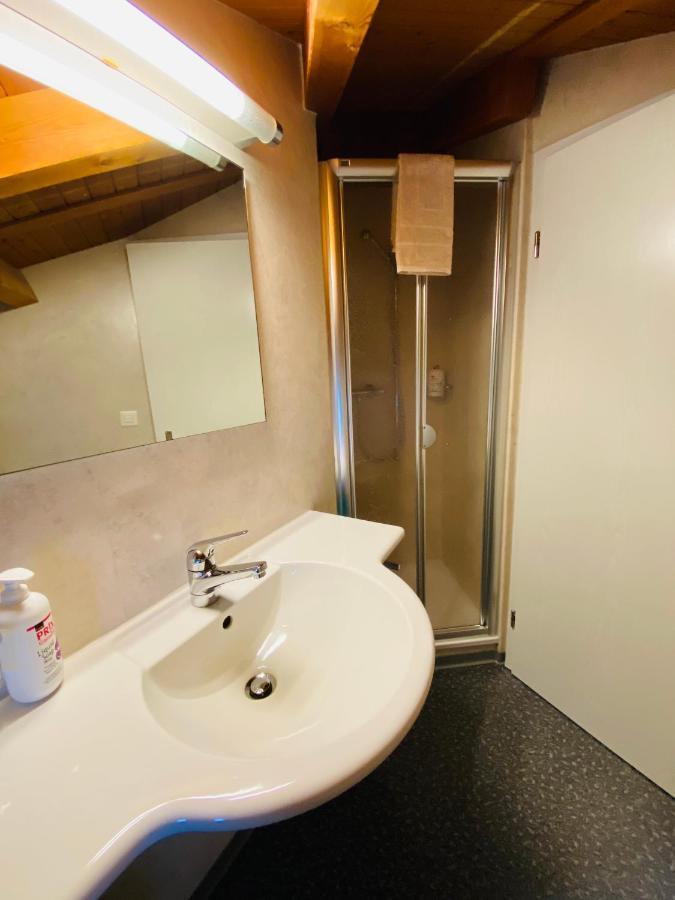 Privatzimmer / Bed & Breakfast Andermatt Esterno foto