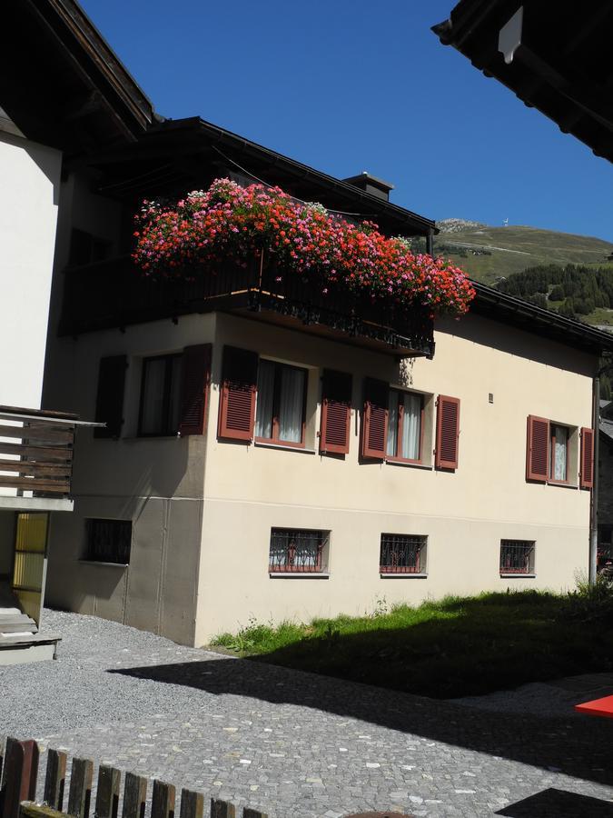 Privatzimmer / Bed & Breakfast Andermatt Esterno foto