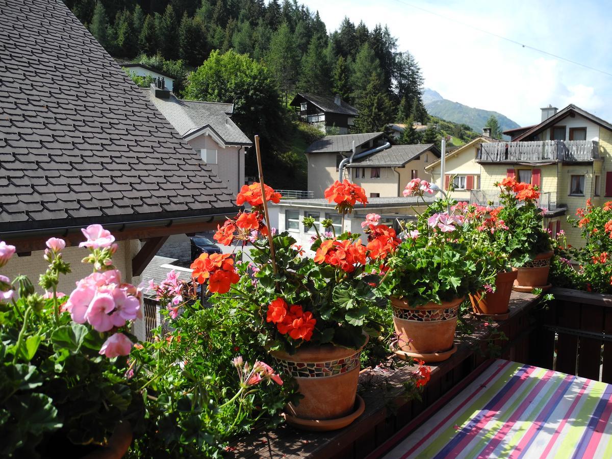 Privatzimmer / Bed & Breakfast Andermatt Esterno foto