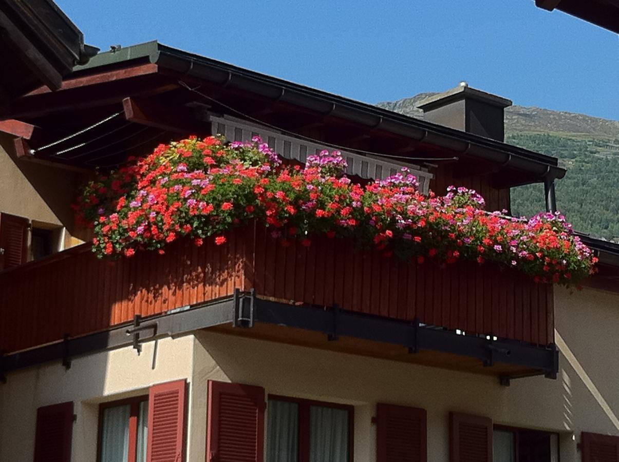 Privatzimmer / Bed & Breakfast Andermatt Esterno foto