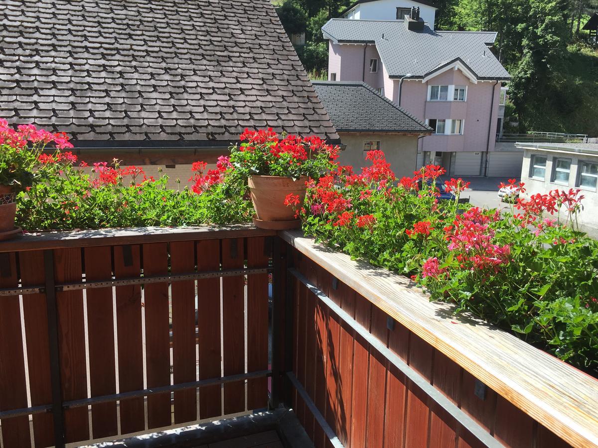 Privatzimmer / Bed & Breakfast Andermatt Esterno foto
