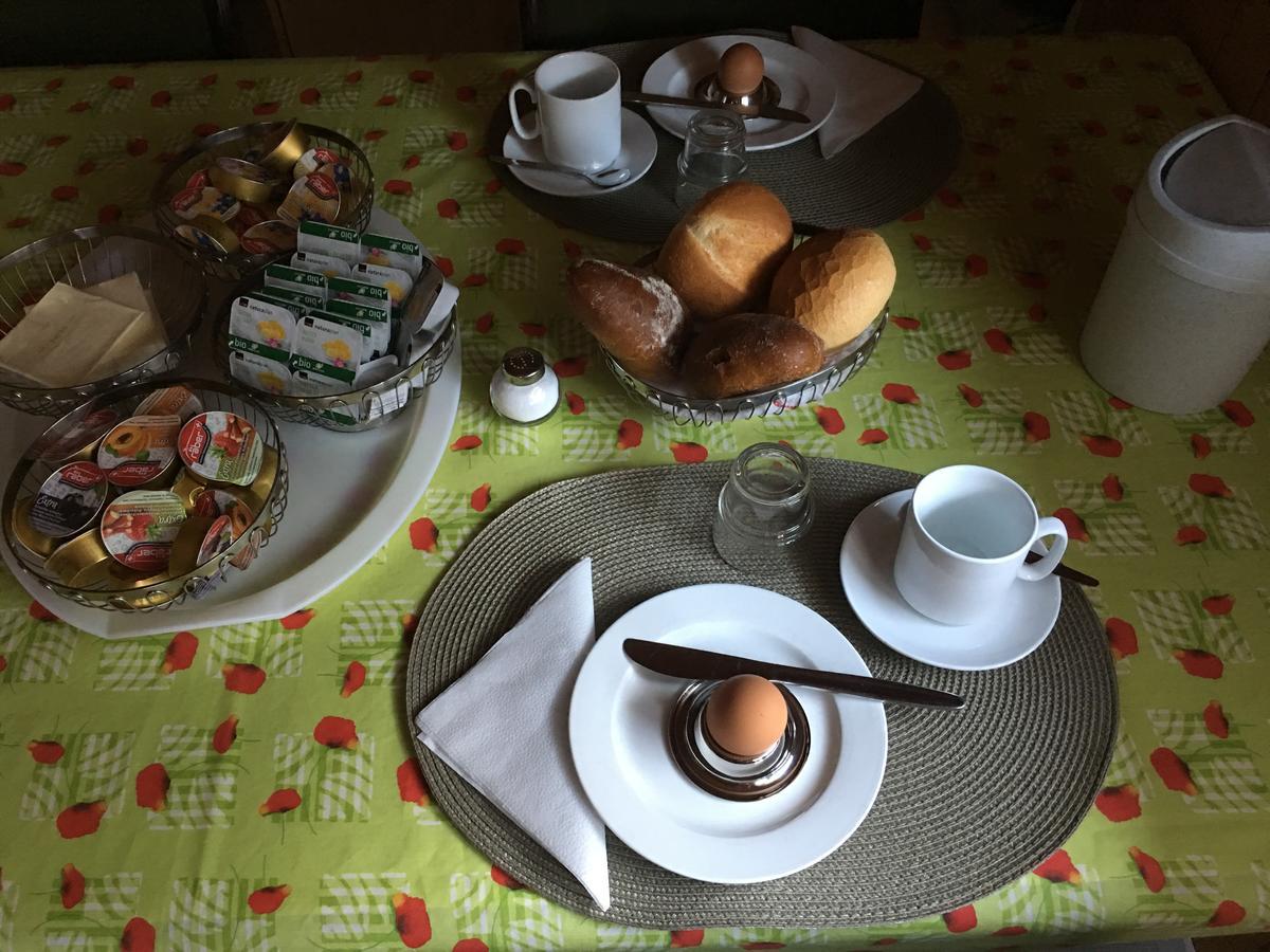 Privatzimmer / Bed & Breakfast Andermatt Esterno foto