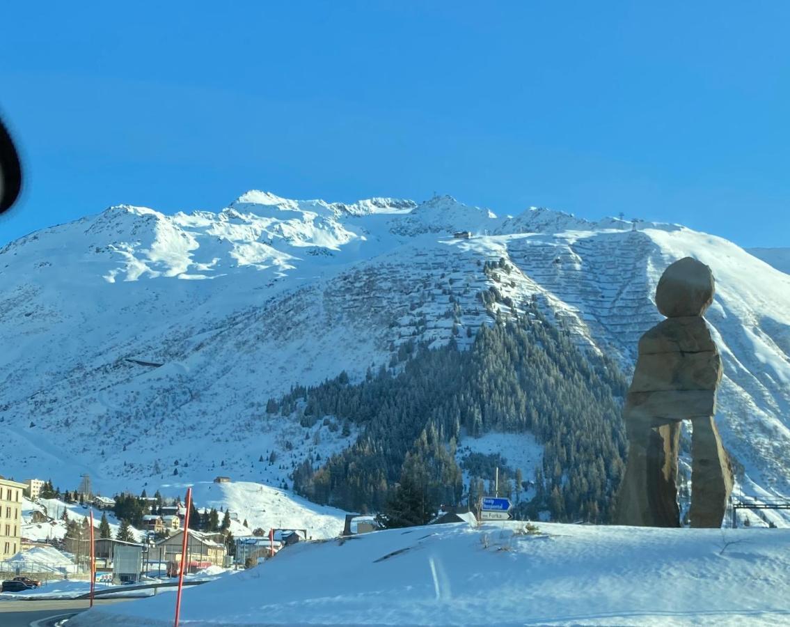 Privatzimmer / Bed & Breakfast Andermatt Esterno foto