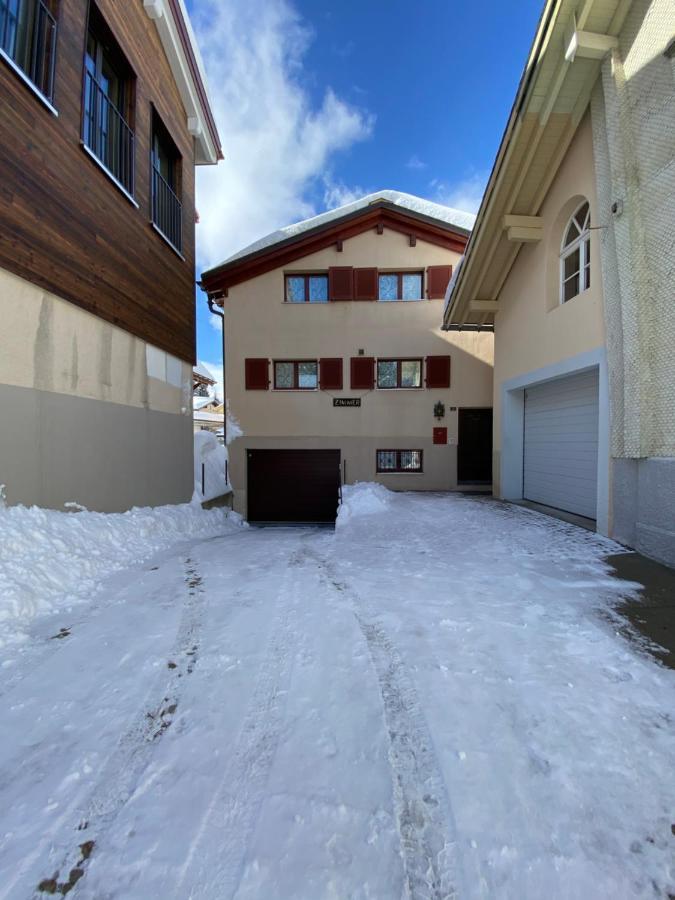 Privatzimmer / Bed & Breakfast Andermatt Esterno foto